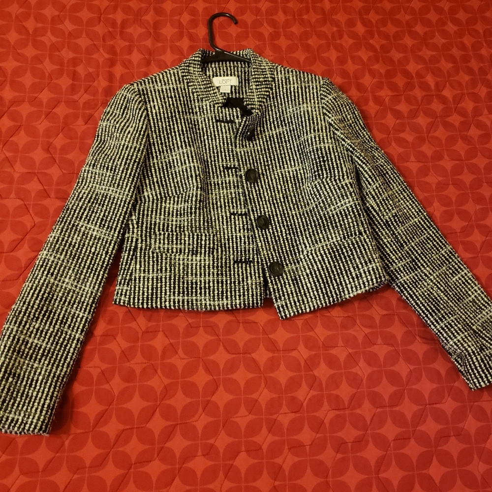 Long sleeve kind of crop top coat. Size 0